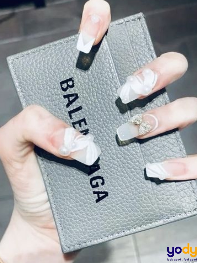 mẫu nail trắng đính đá đẹp