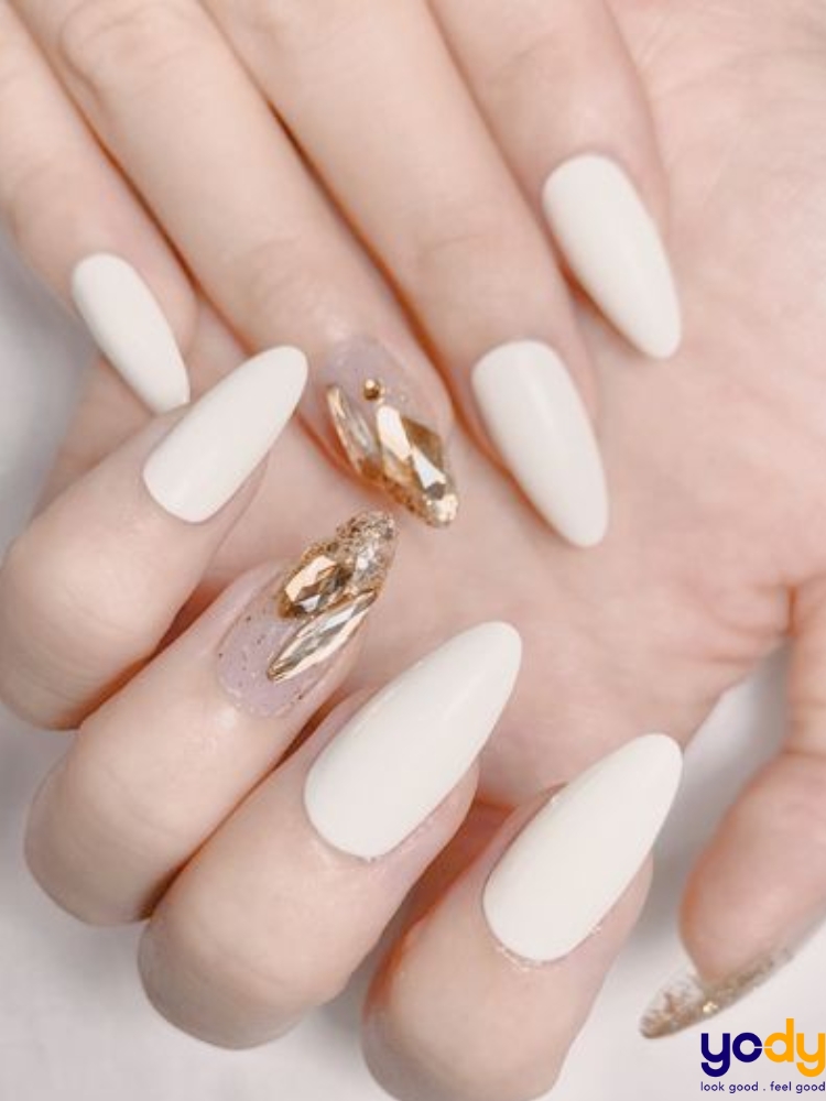 mẫu nail đính đá đẹp