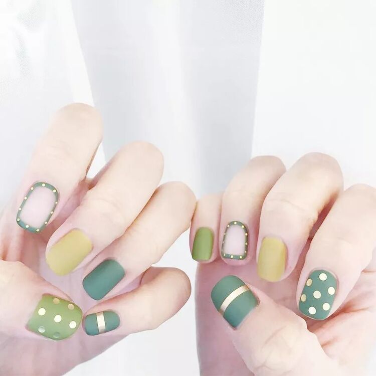 Mẫu nail màu xanh rêu