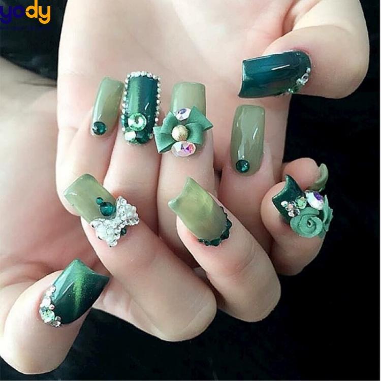 Mẫu nail xanh lá rêu đậm