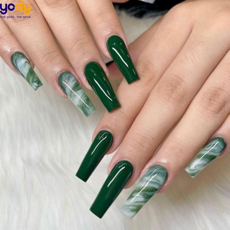 Mẫu nail xanh lá sơn loang