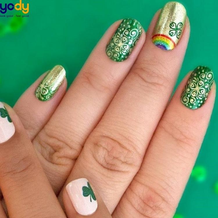 Mẫu nail màu xanh lá thổ cẩm