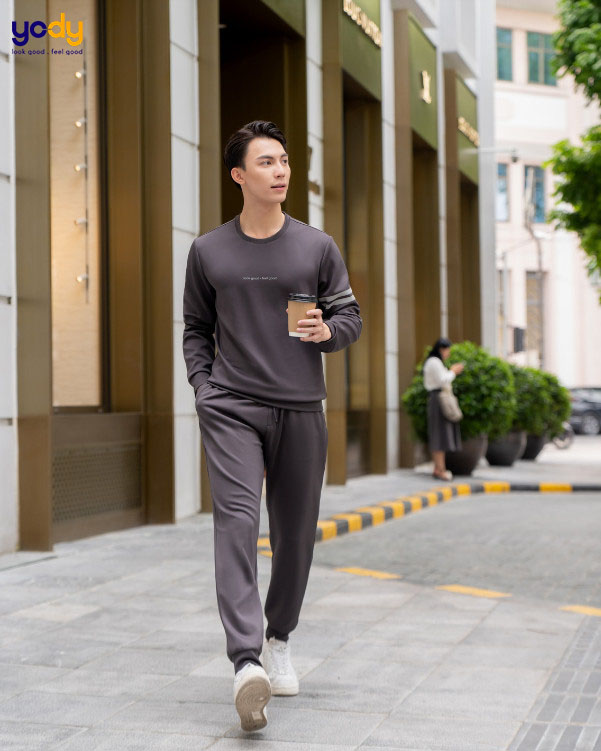 Năng động với cách phối đồ thời trang cùng jogger pants màu xám lông chuột