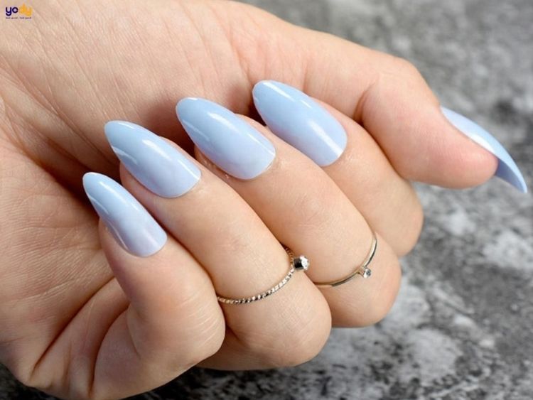 Nail màu xanh dương nhạt đơn giản