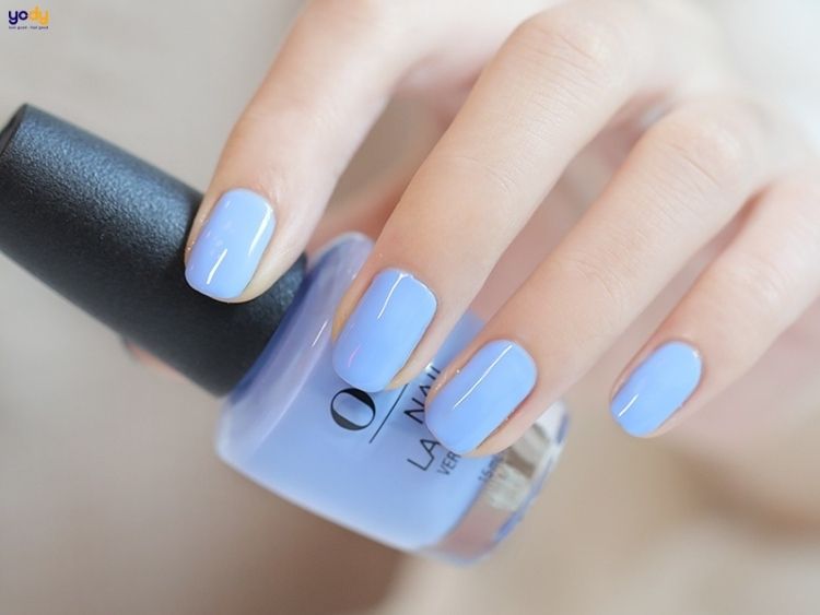 Nail màu xanh dương nhạt đơn giản