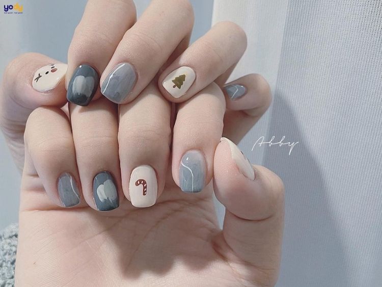 Nail màu xanh dương nhạt mix hoạ tiết giáng sinh