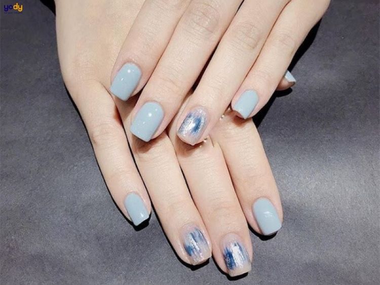 Nail màu xanh dương nhạt mix hoạ tiết