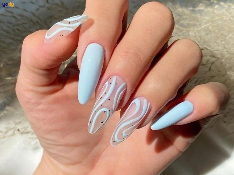 Nail màu xanh dương nhạt mix hoạ tiết