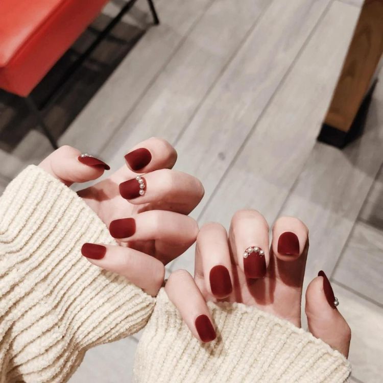 Mẫu nail cô dâu màu đỏ