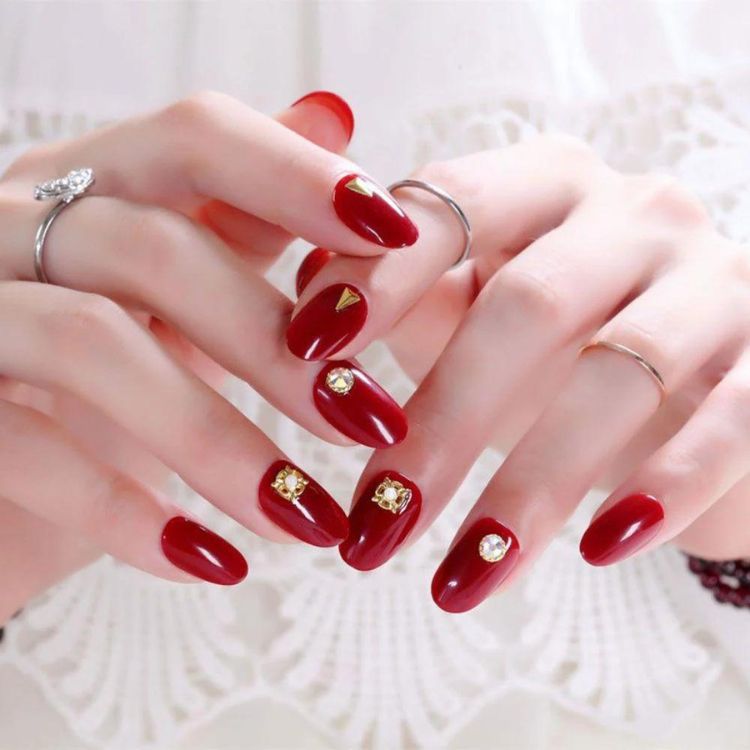 Mẫu nail cô dâu màu đỏ