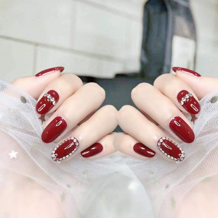 Mẫu nail cô dâu màu đỏ