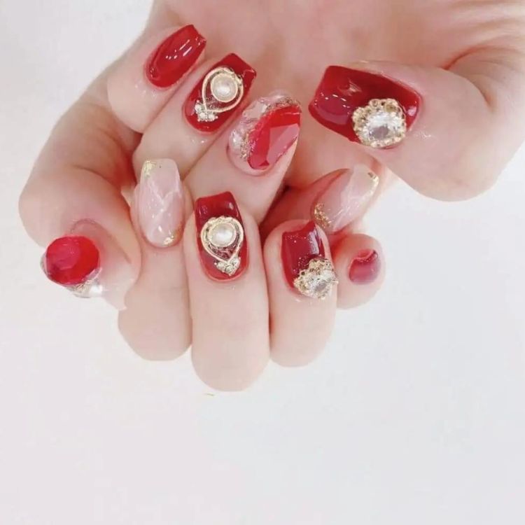 Mẫu nail cô dâu màu đỏ