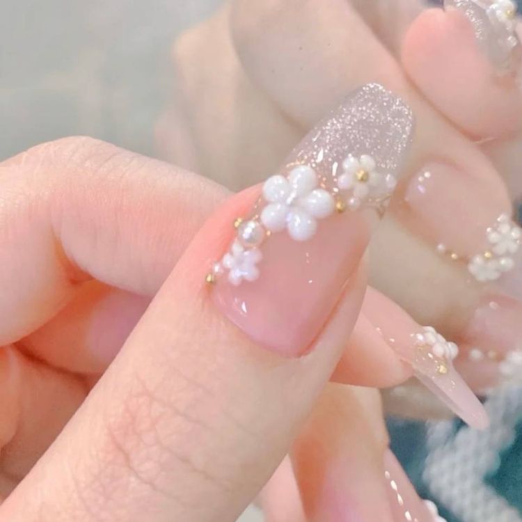 Mẫu nail cô dâu đơn giản