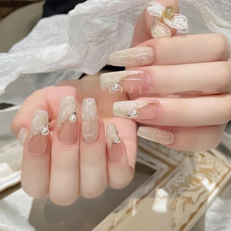 Mẫu nail cô dâu đơn giản