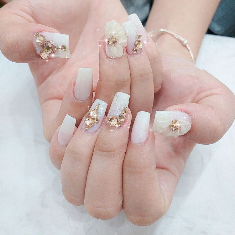 Mẫu nail cô dâu đính đá