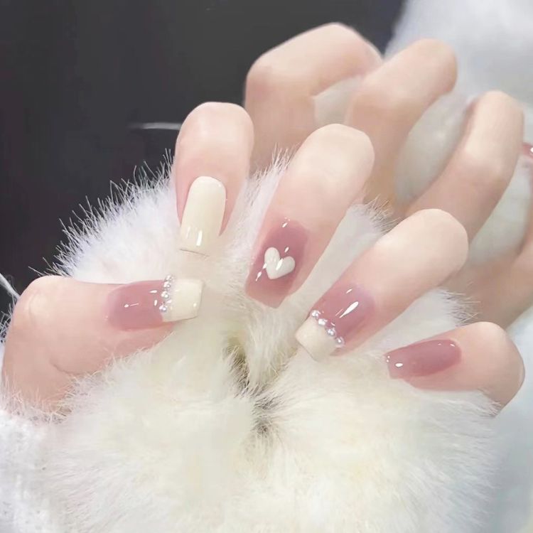 Mẫu nail cô dâu đơn giản