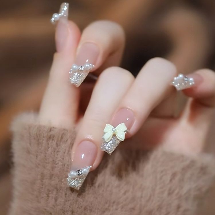 Mẫu nail cô dâu đơn giản