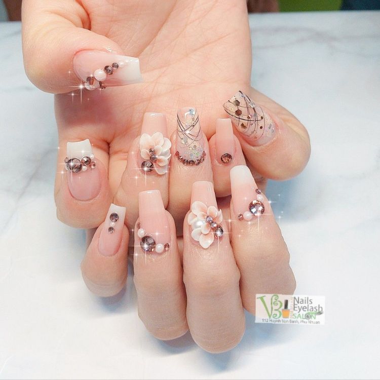 Mẫu nail cô dâu đính đá