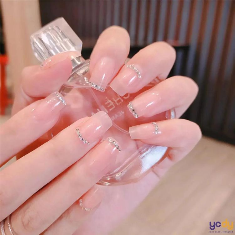 Mẫu nail cô dâu style Hàn Quốc