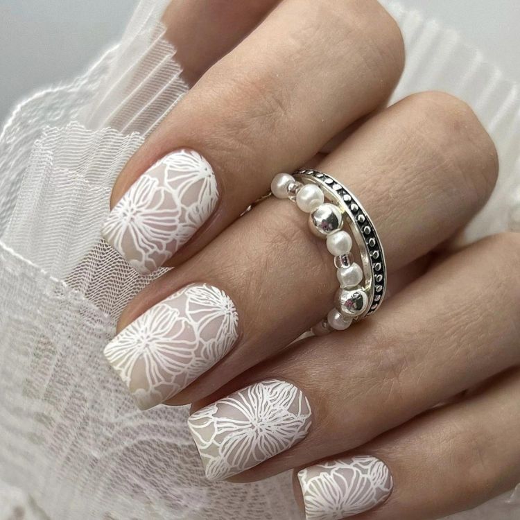 Mẫu nail cô dâu hoạ tiết ren