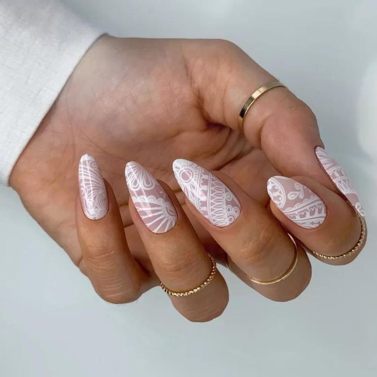 Mẫu nail cô dâu hoạ tiết ren