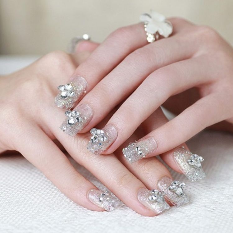 Mẫu nail cô dâu đính đá