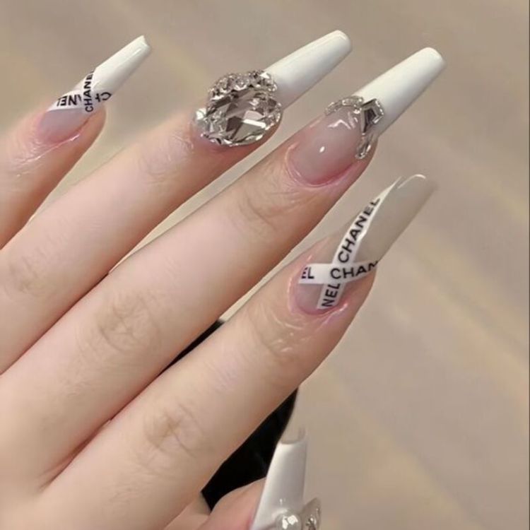 Mẫu nail cô dâu sang chảnh