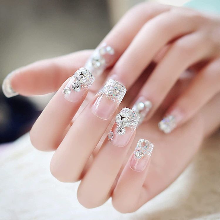 Mẫu nail cô dâu đính đá