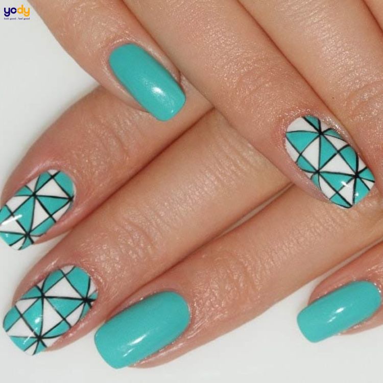 Nail màu xanh ngọc hoạ tiết kẻ 