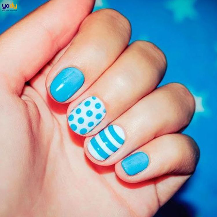 Nail màu xanh ngọc chấm bi