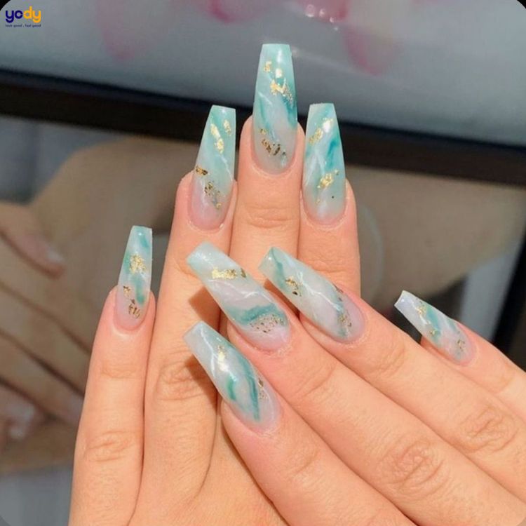 Nail màu xanh ngọc hoạ tiết đường vân