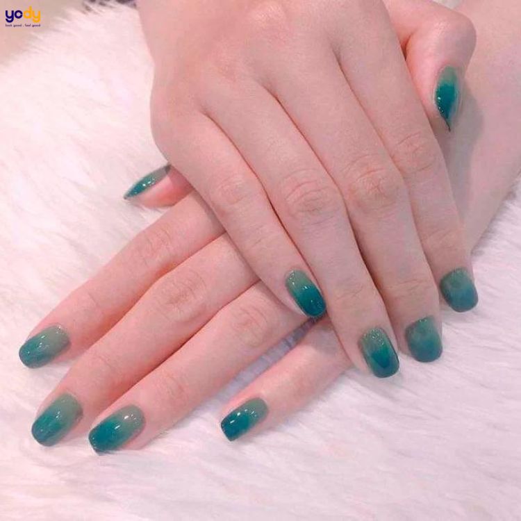 Nail màu xanh ngọc ombre 