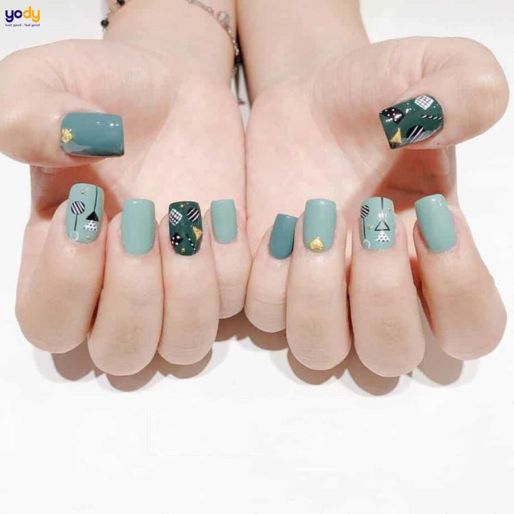 Nail màu xanh ngọc ngẫu hứng