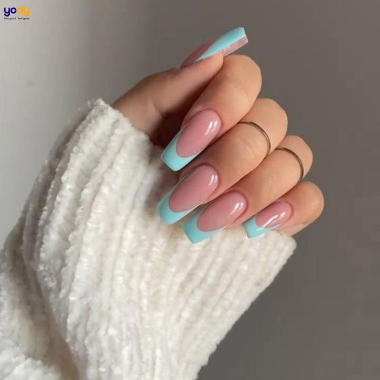 Nail màu xanh ngọc kiểu Pháp