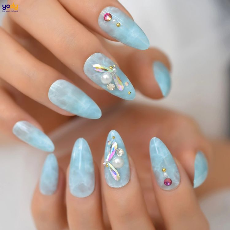 Nail màu xanh ngọc ngẫu hứng