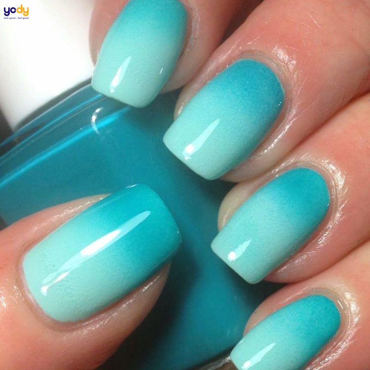 Nail màu xanh ngọc ombre 