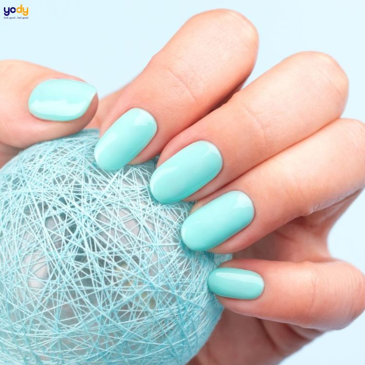 Nail màu xanh ngọc đơn giản