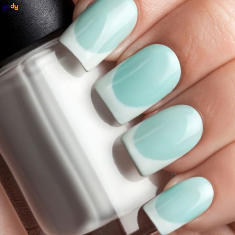 Nail màu xanh ngọc kiểu Pháp