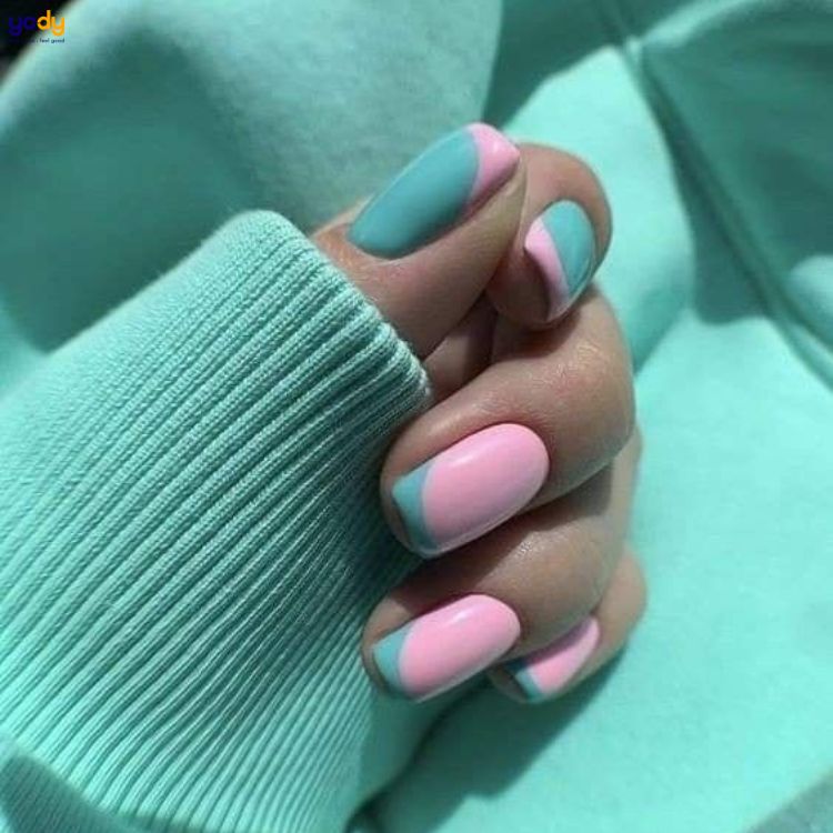 Nail màu xanh ngọc kiểu Pháp