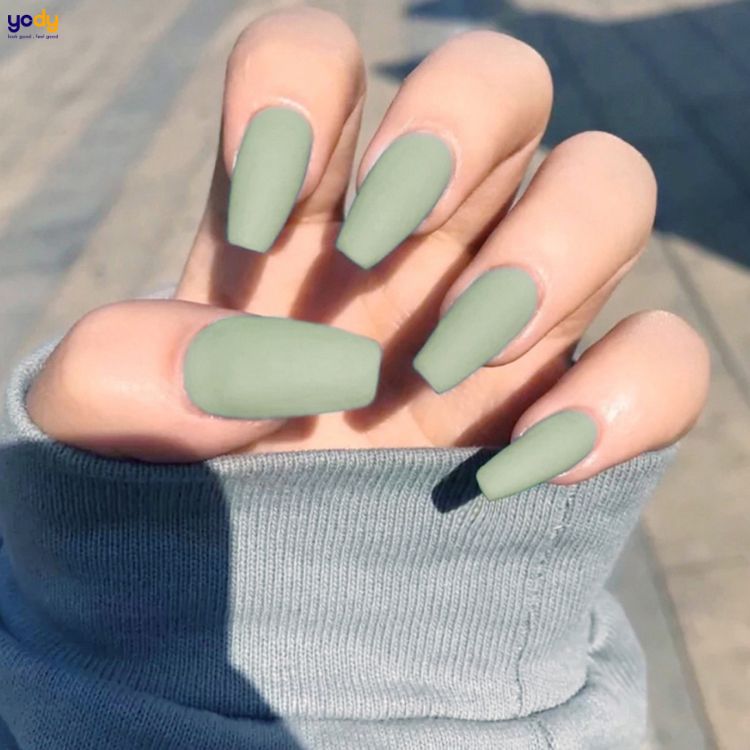 Nail màu xanh ngọc đơn giản