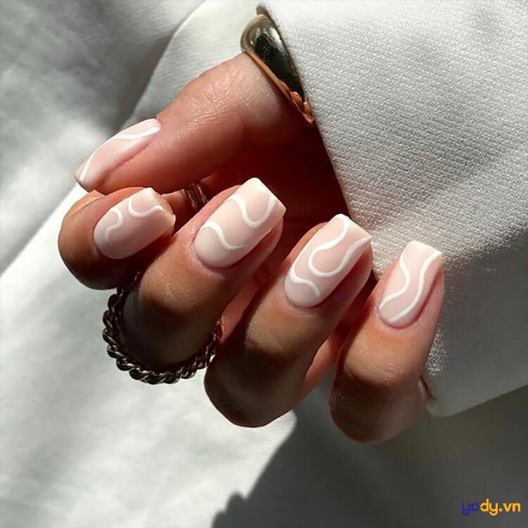 nail trắng đính đá