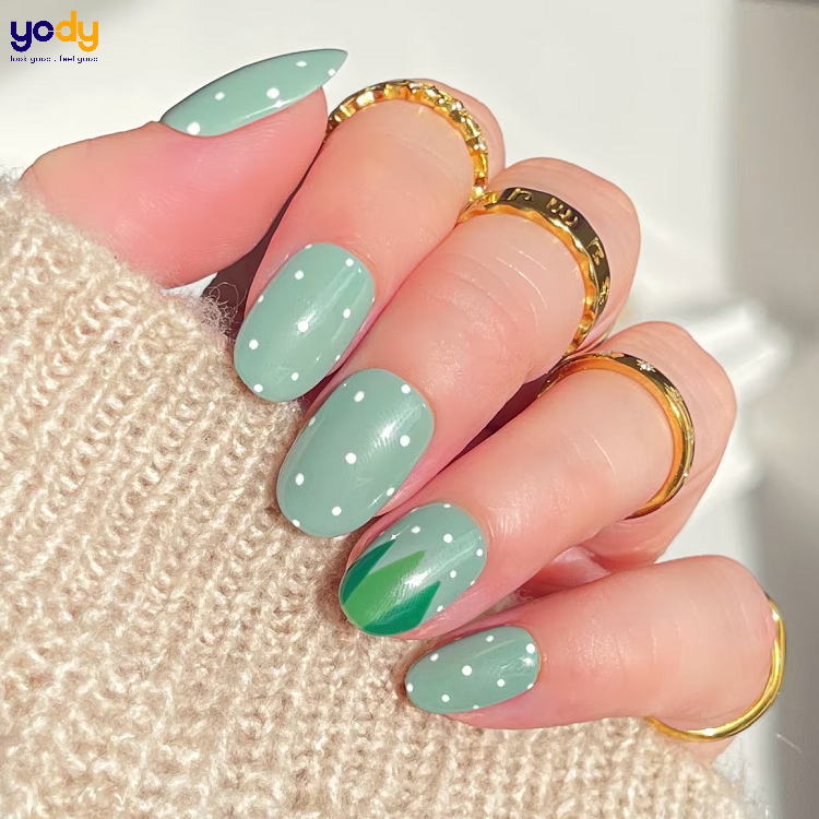 nail màu xanh lá chấm bi