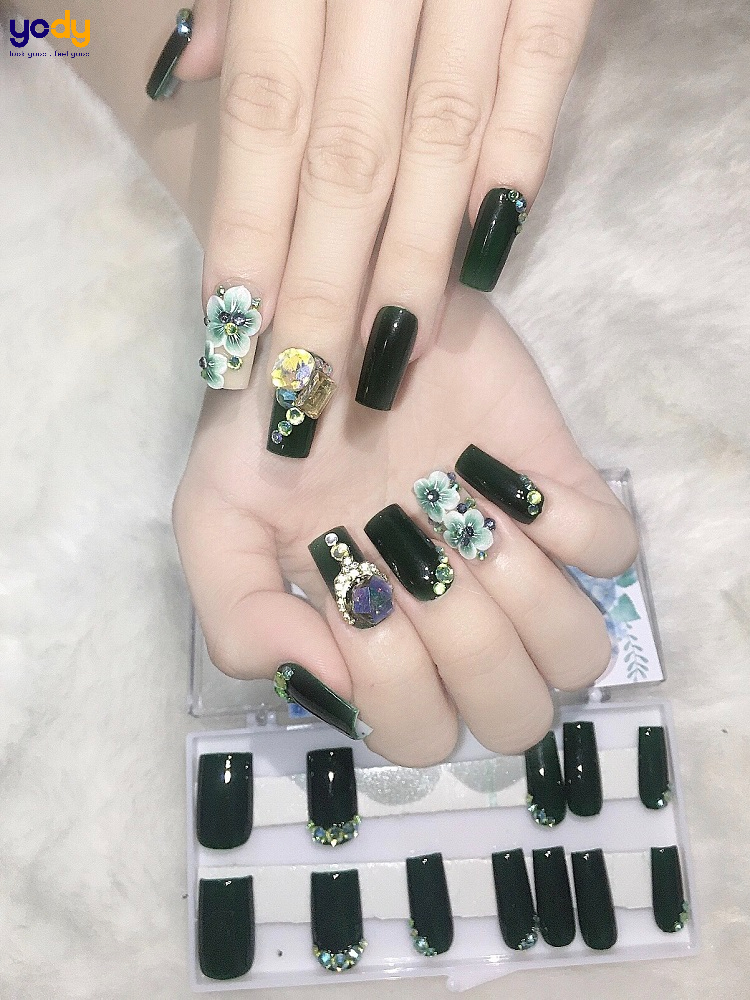 nail xanh lá đậm