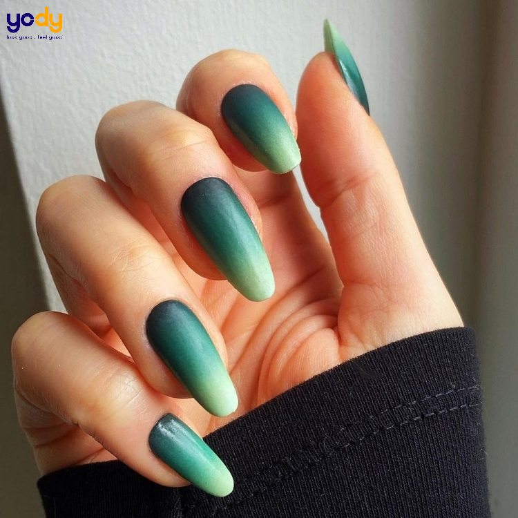 nail xanh lá ombre