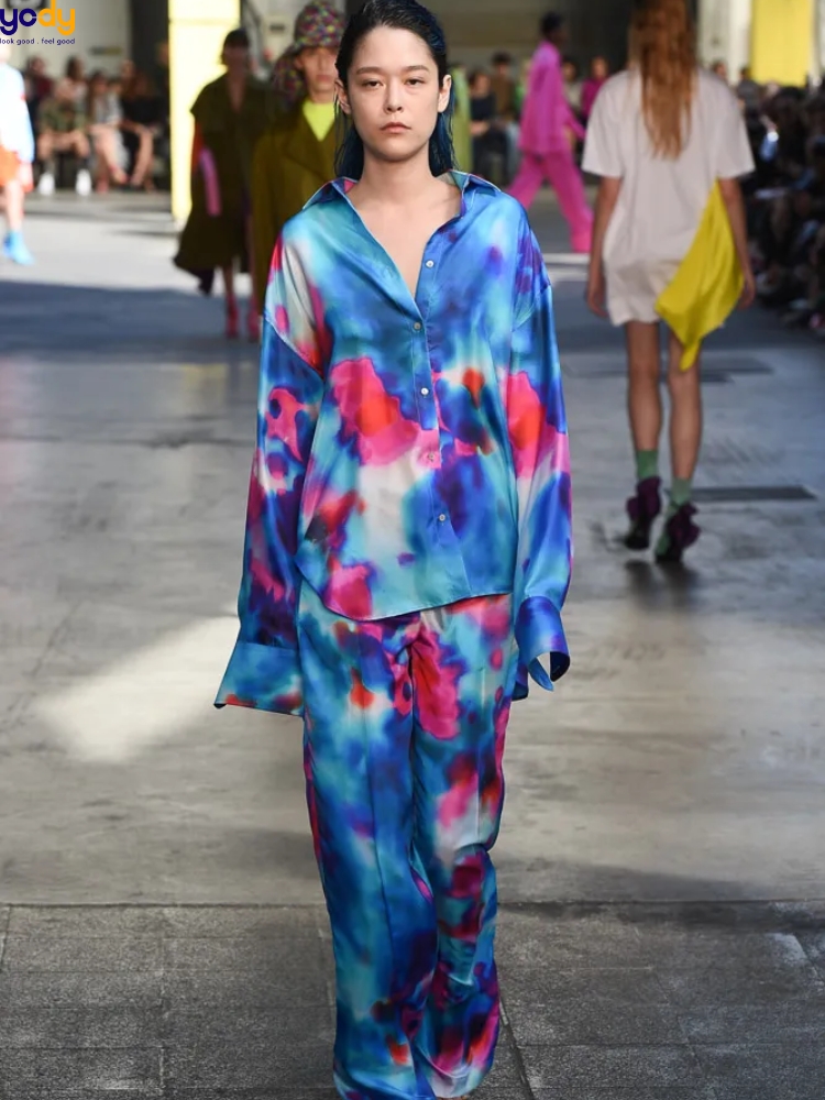 Outfits tie dye cool ngầu