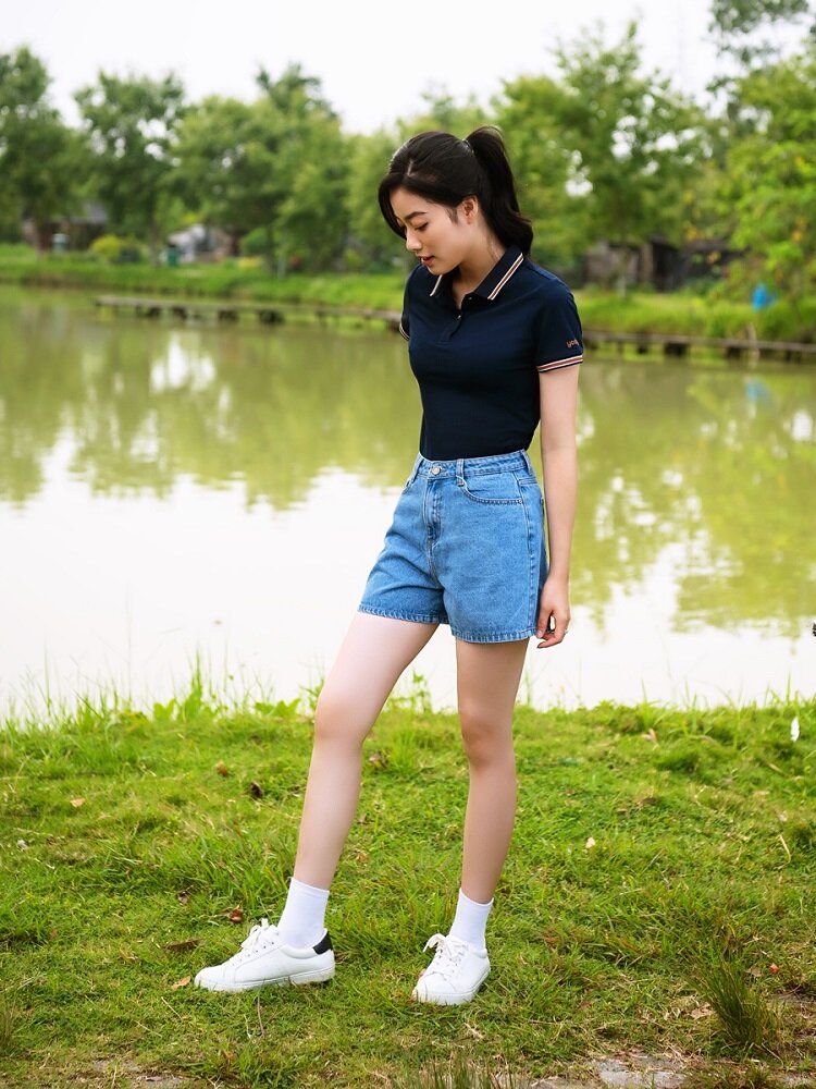 áo polo đen mix quần short jean