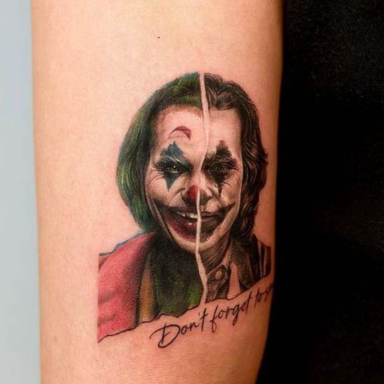 Hình xăm Joker 2 tính cách