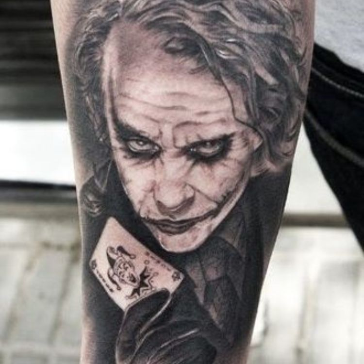 Hình xăm tay Joker và lá bài