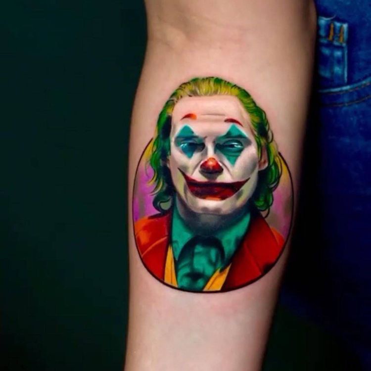 Hình xăm Joker màu ở tay