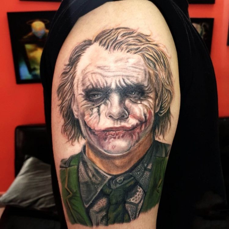 Hình xăm tay Joker màu